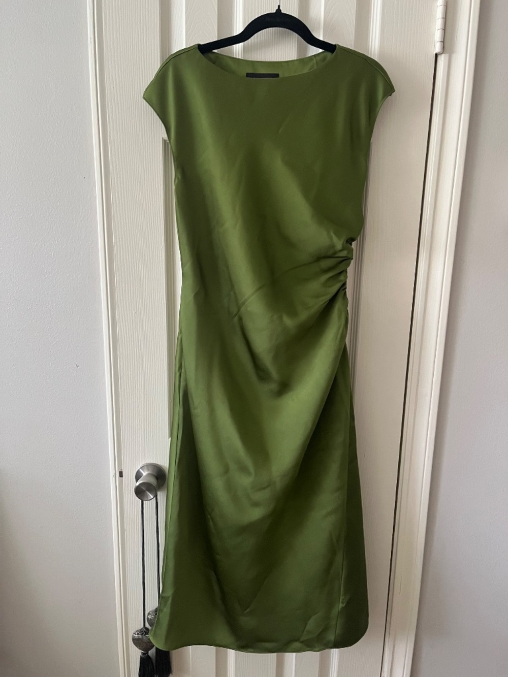 Banana Republic Midi Dress - Green Satin - Size 8 - NWOT - Picture 3 of 6